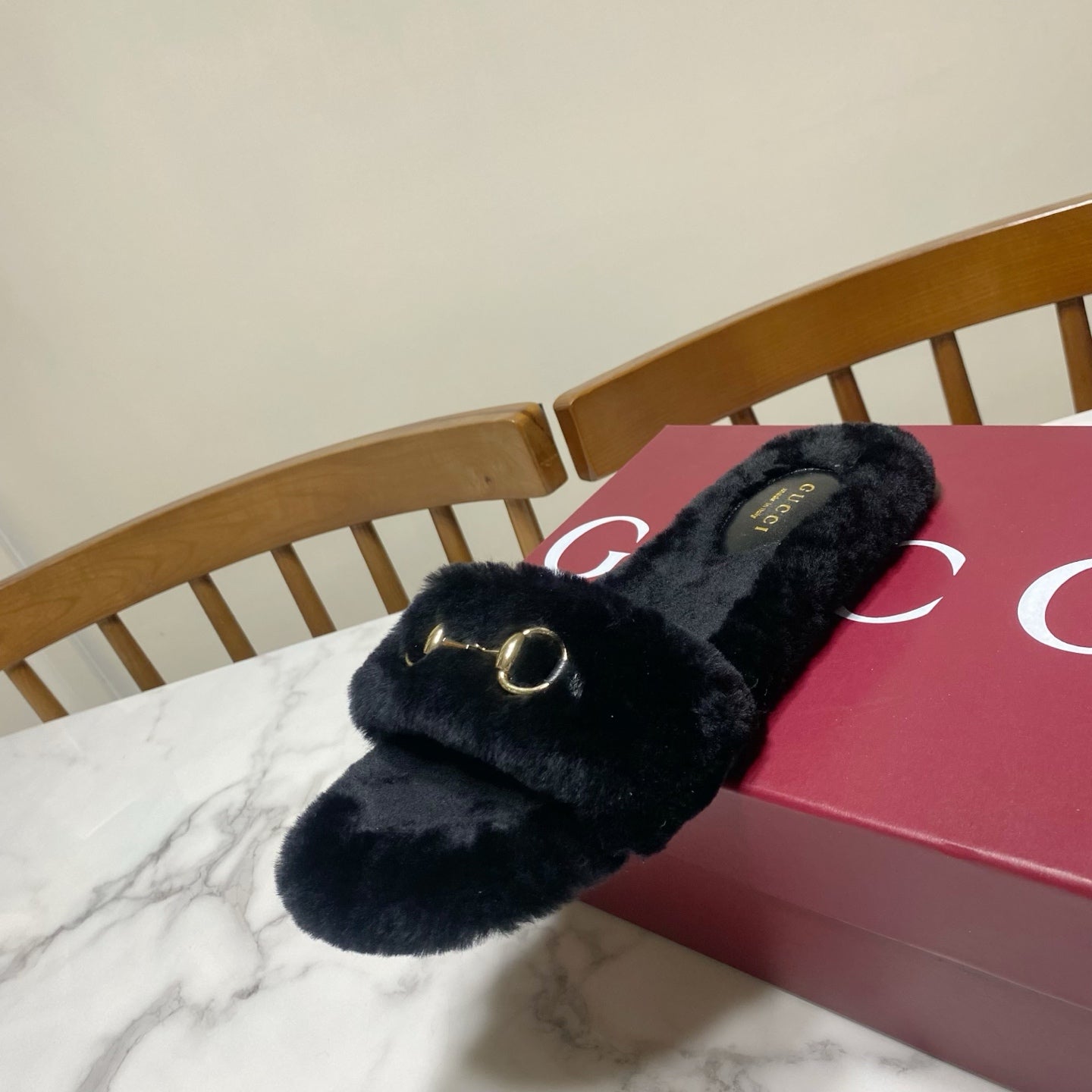 GUCCI 26S HORSEBIT MULES IN BLACK SHEARLING