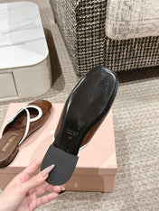 FLAT MULE IN CHOCOLATE BROWN PATENT CALFSKIN