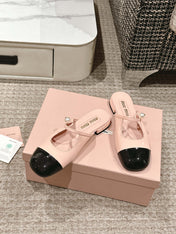 FLAT MULE IN BABY PINK MIX BLACK PATENT CALFSKIN