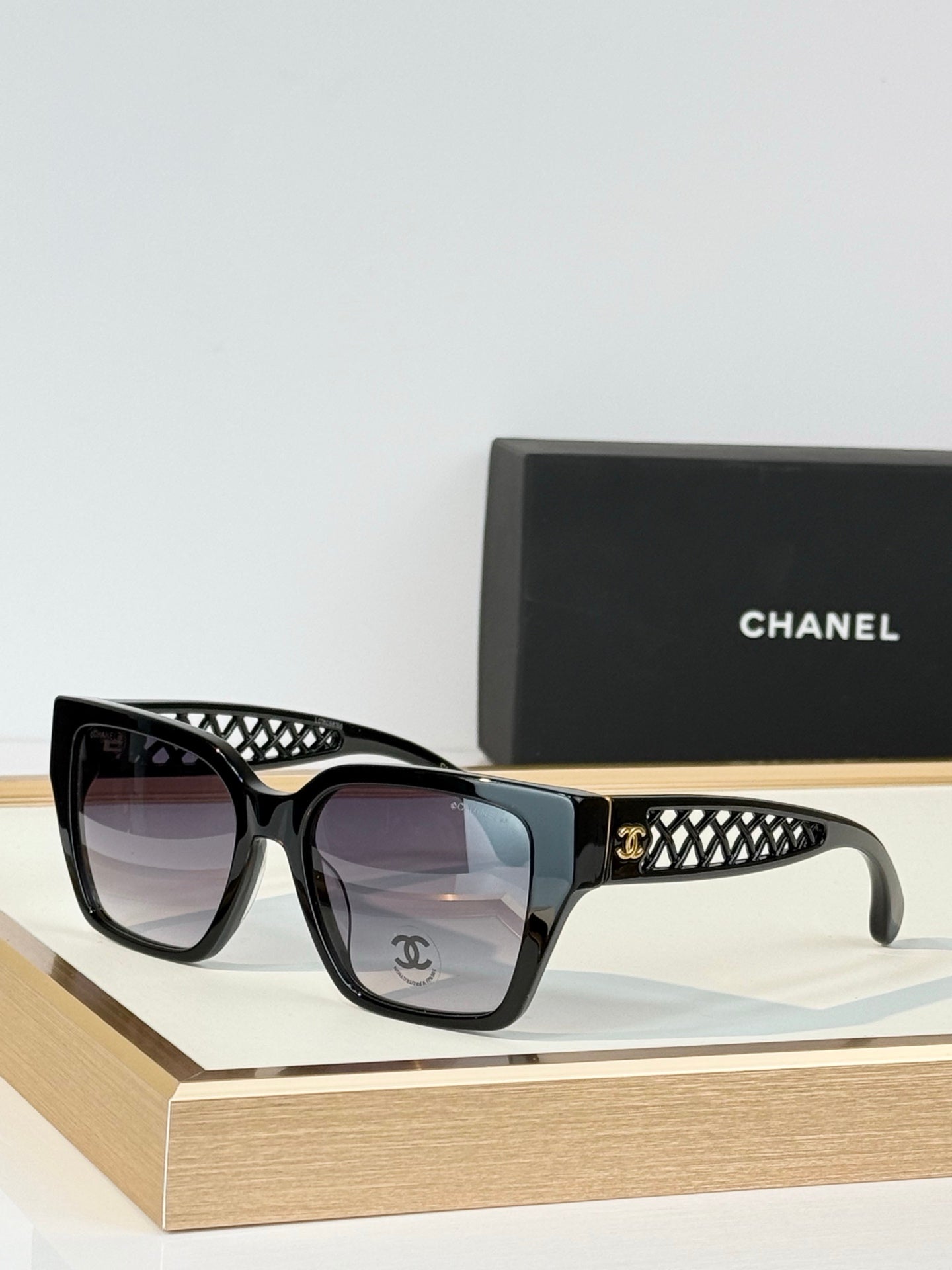 CHANEL 26S OVERSIZED SQUARE FRAME IN ACETATE 417061
