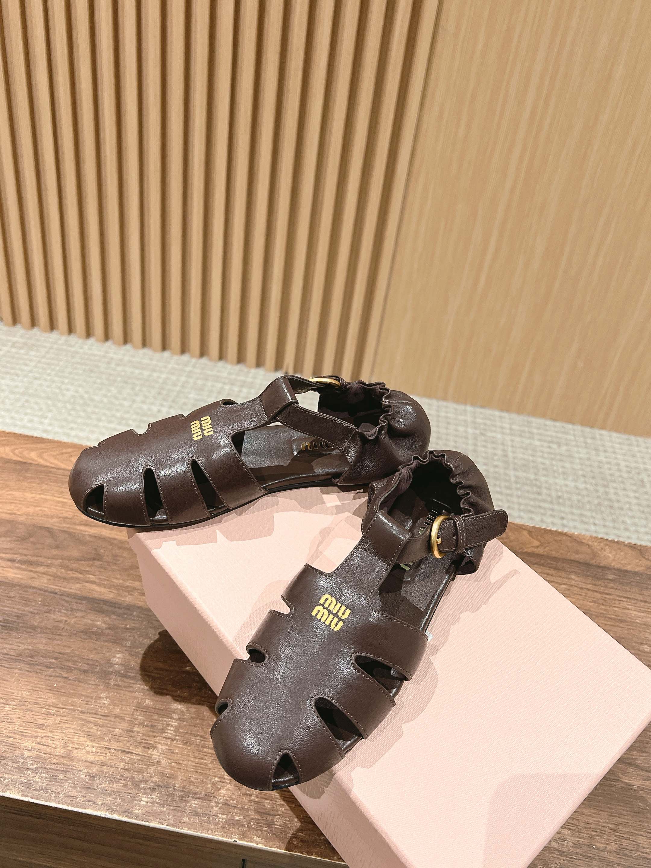 FISHERMAN BUCKLE SANDALS IN COCOA BROWN LAMBSKIN