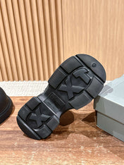 GRAFFITI THICK-SOLED CHEF SHOES IN BLACK RUBBER