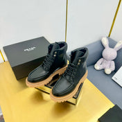 LACE-UP ANKLE BOOTS IN BLACK CALFSKIN