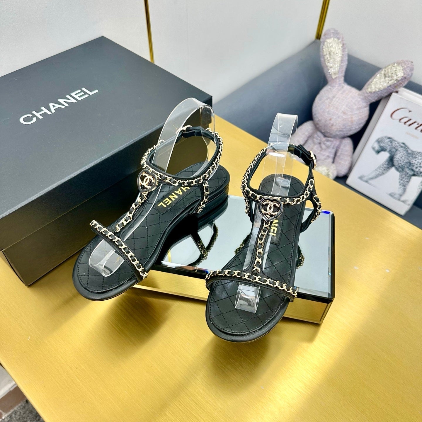 CC SANDAL 25S IN BLACK CALFSKIN WITH GOLD HARDWARE