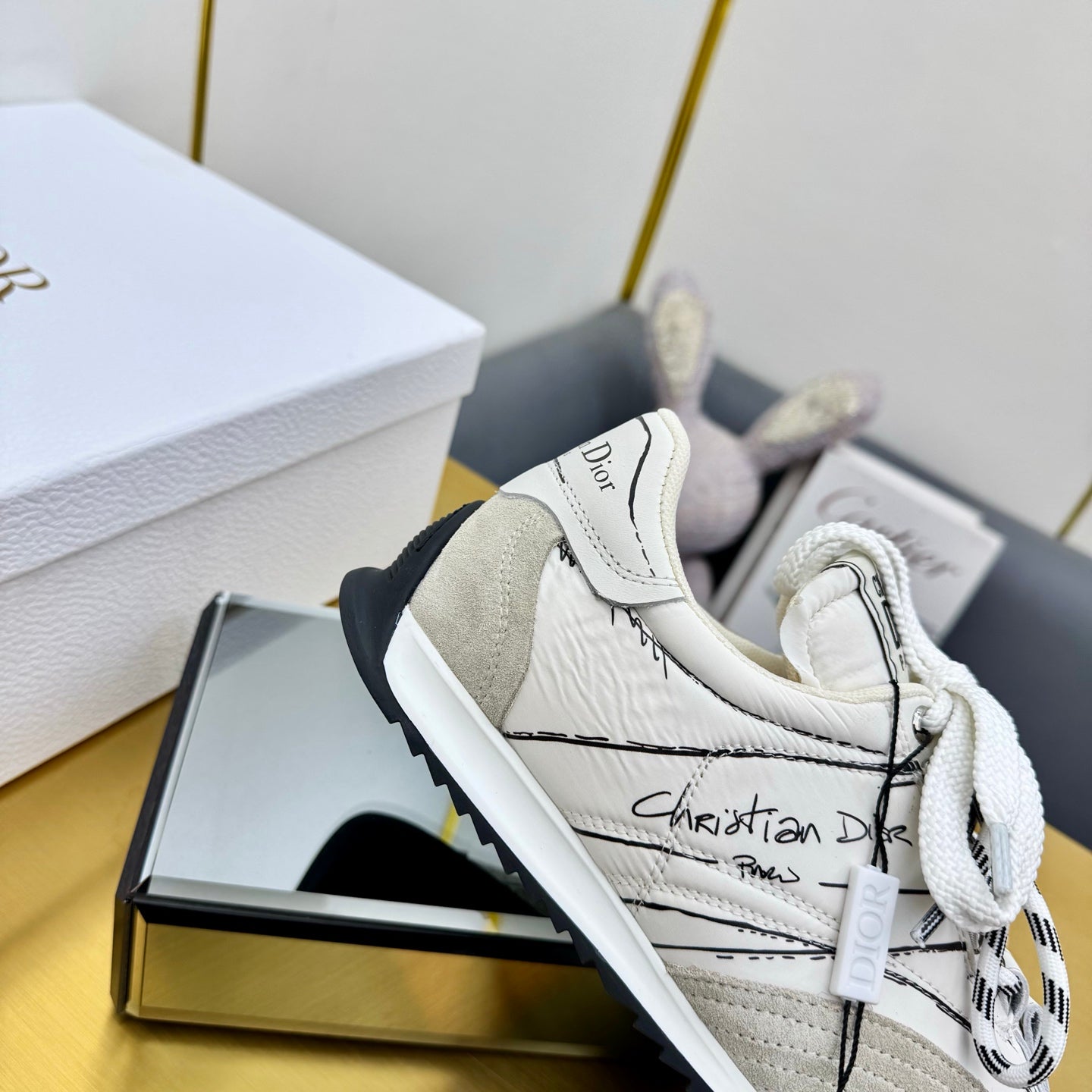 DIOR 26S RUNNING SNEAKER IN IVORY WHITE CALFSKIN AND BEIGE SUEDE