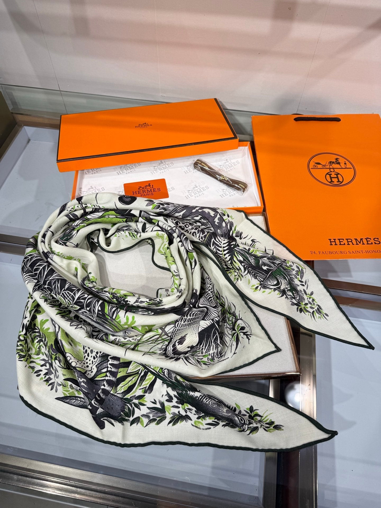HERMES 26S SCARF 135 IN SILK AND CASHMERE 492355