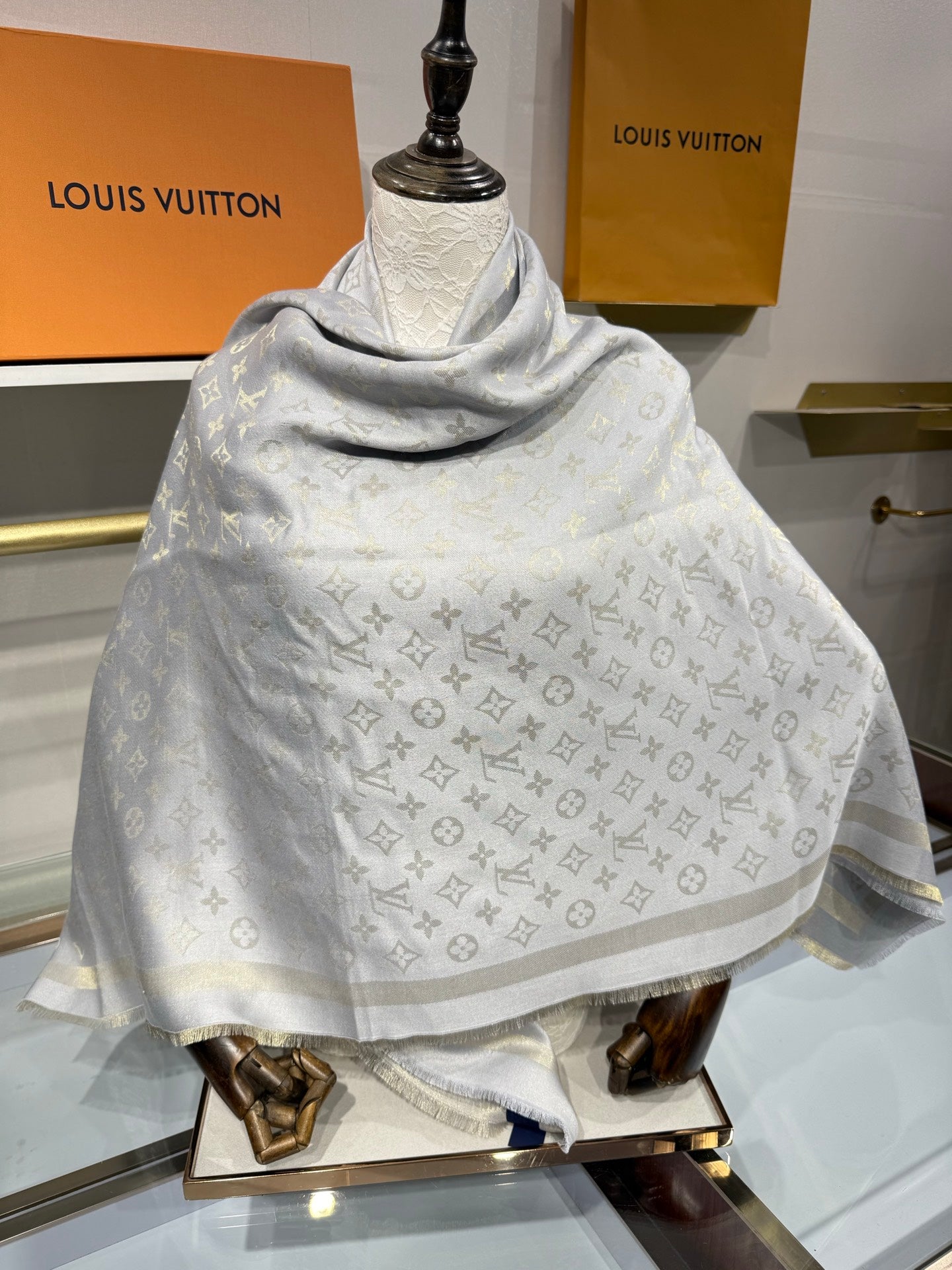 LV 26S SCARF 140 IN CASHMERE 320781