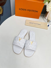 LV 26S MARE FLAT MULES IN WHITE CALFSKIN