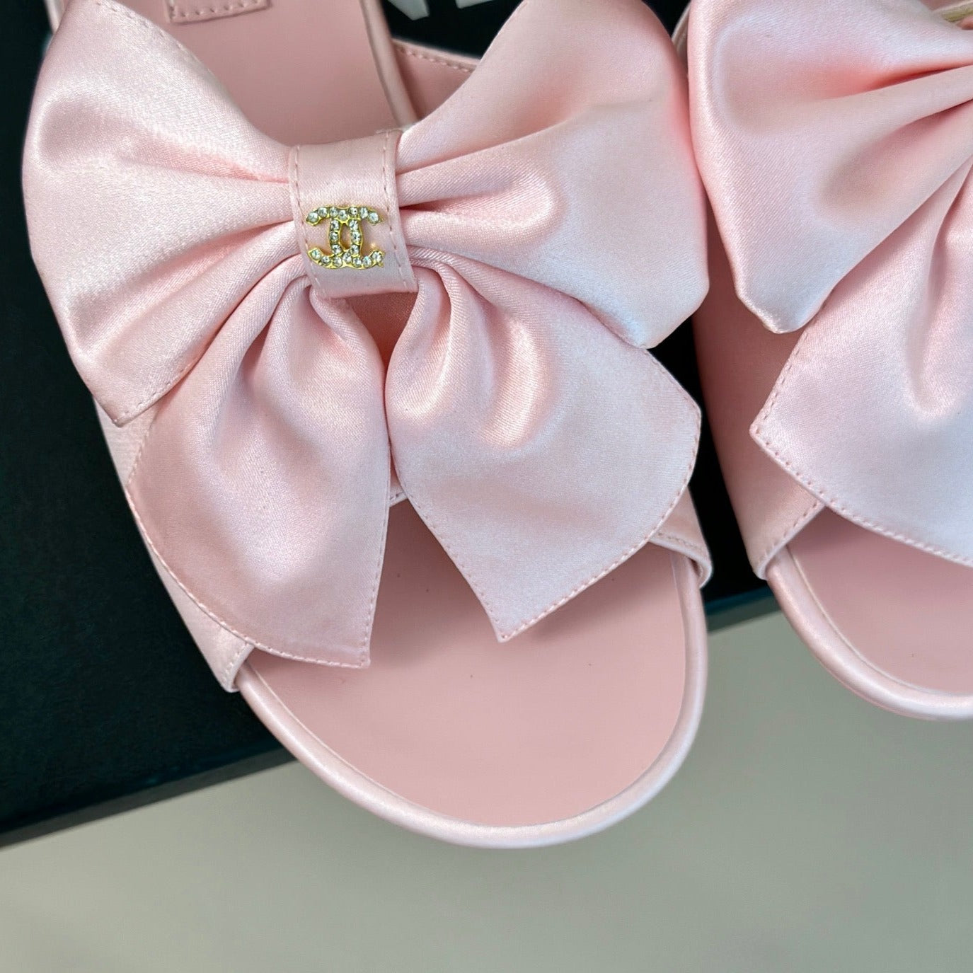 Double CC big bow flat sandals Sheepskin Light Pink