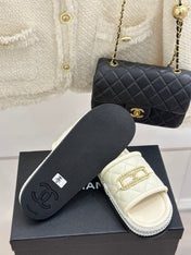 DIAMOND QUILTED CHAIN LAZY SLIPPERS IN WHITE LAMBSKIN