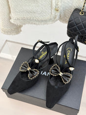 CHAIN BOW HIGH HEEL 8 CM SLINGBACKS IN BLACK SUEDE