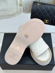 THICK SOLE WEDGE SLIPPERS IN WHITE CALFSKIN
