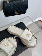 FLAT CHAIN HEART SLIPPER IN WHITE LAMBSKIN