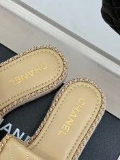 FLAT CHAIN HEART SLIPPER IN BISQUE BEIGE LAMBSKIN