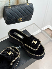 THICK-SOLED CHAIN HEART SLIPPER IN BLACK VELVET
