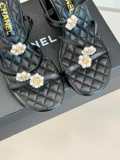 HIGH HEELS SANDAL IN BLACK LAMBSKIN PEARL FLOWERS