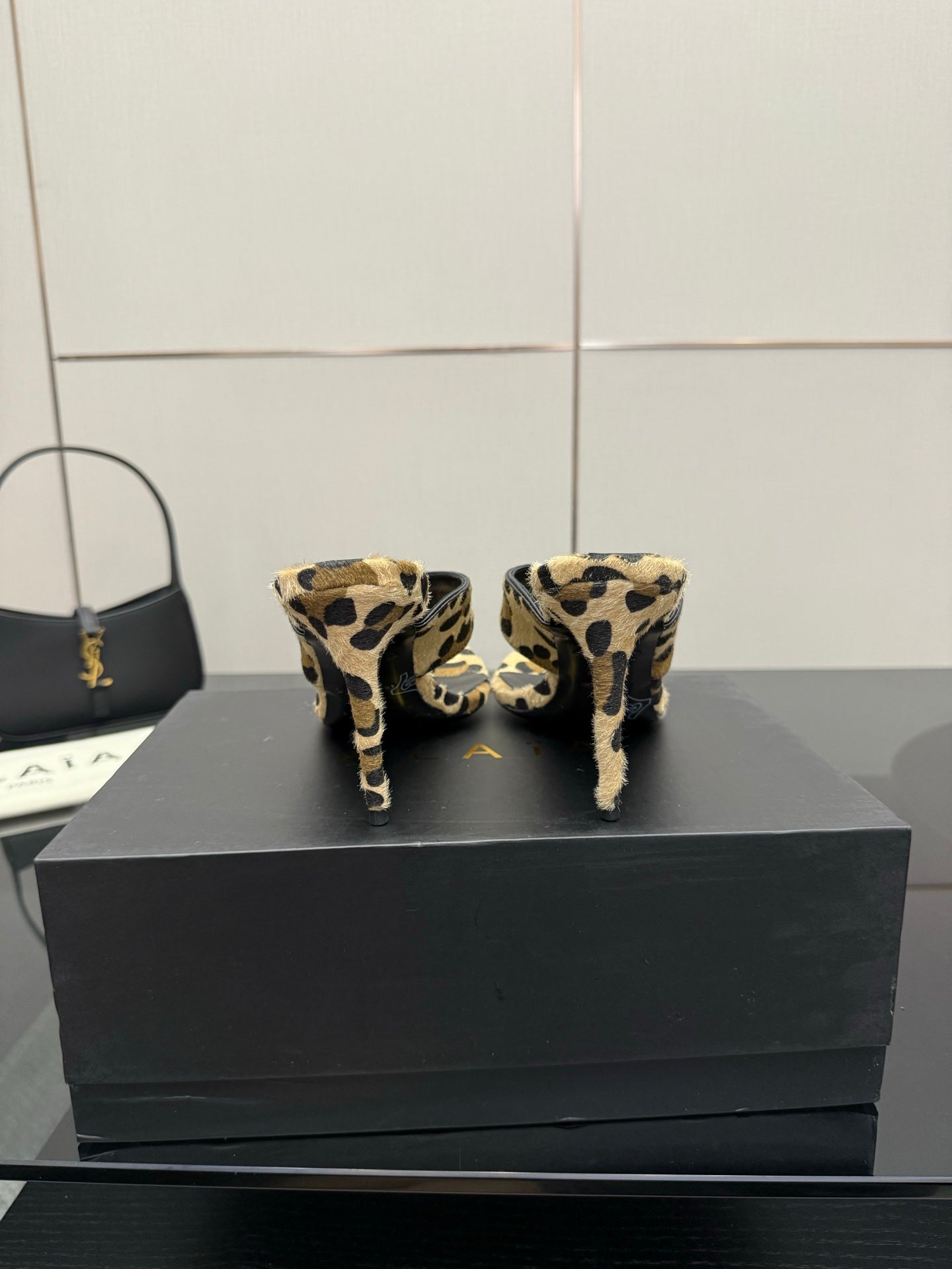 ALAIA HEELED THONG 25S IN LEOPARD PONY HAIR LEATHER