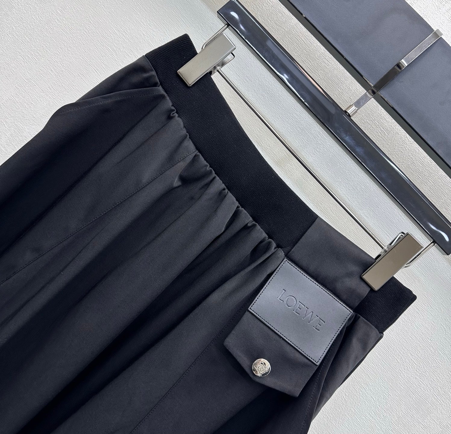 LOEWE 26S PLEATED MIDI SKIRT 495