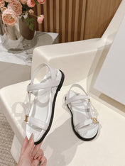 MAUD SANDAL WITH TRIOMPHE IN WHITE CALFSKIN