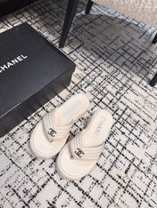 THICK-SOLED THONG SLIPPERS IN WHITE CALFSKIN