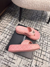 THICK-SOLED THONG SLIPPERS IN BRIGHT PINK CALFSKIN