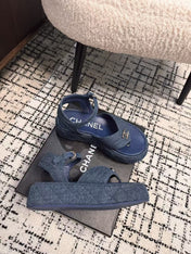 THICK-SOLED THONG SANDAL IN NAVY BLUE DENIM