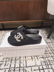 FLAT MULES IN BLACK CALFSKIN