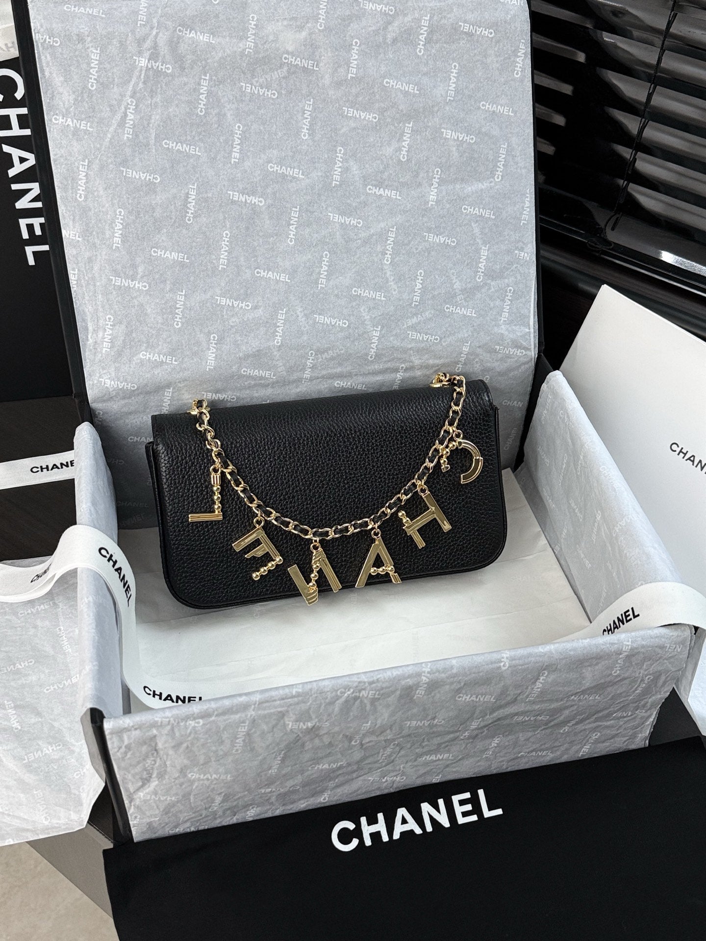 CHANEL 26S WALLET ON CHAIN 22 IN BLACK GRAINED CALFSKIN GOLD HARDWARE