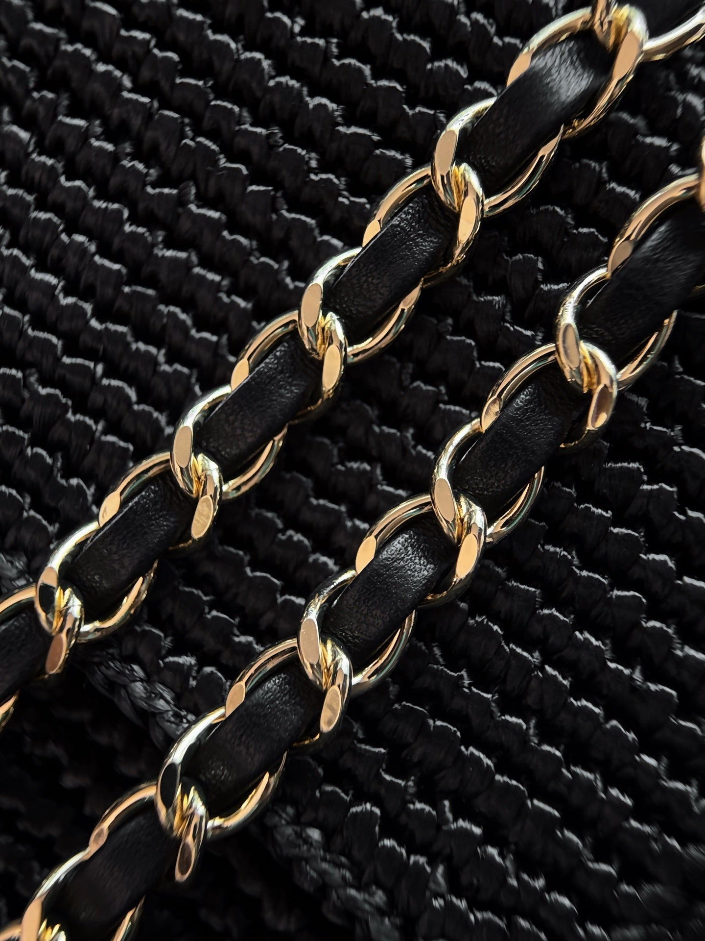 CHANEL 26S FLAP BAG 25 IN BLACK RAFFIA