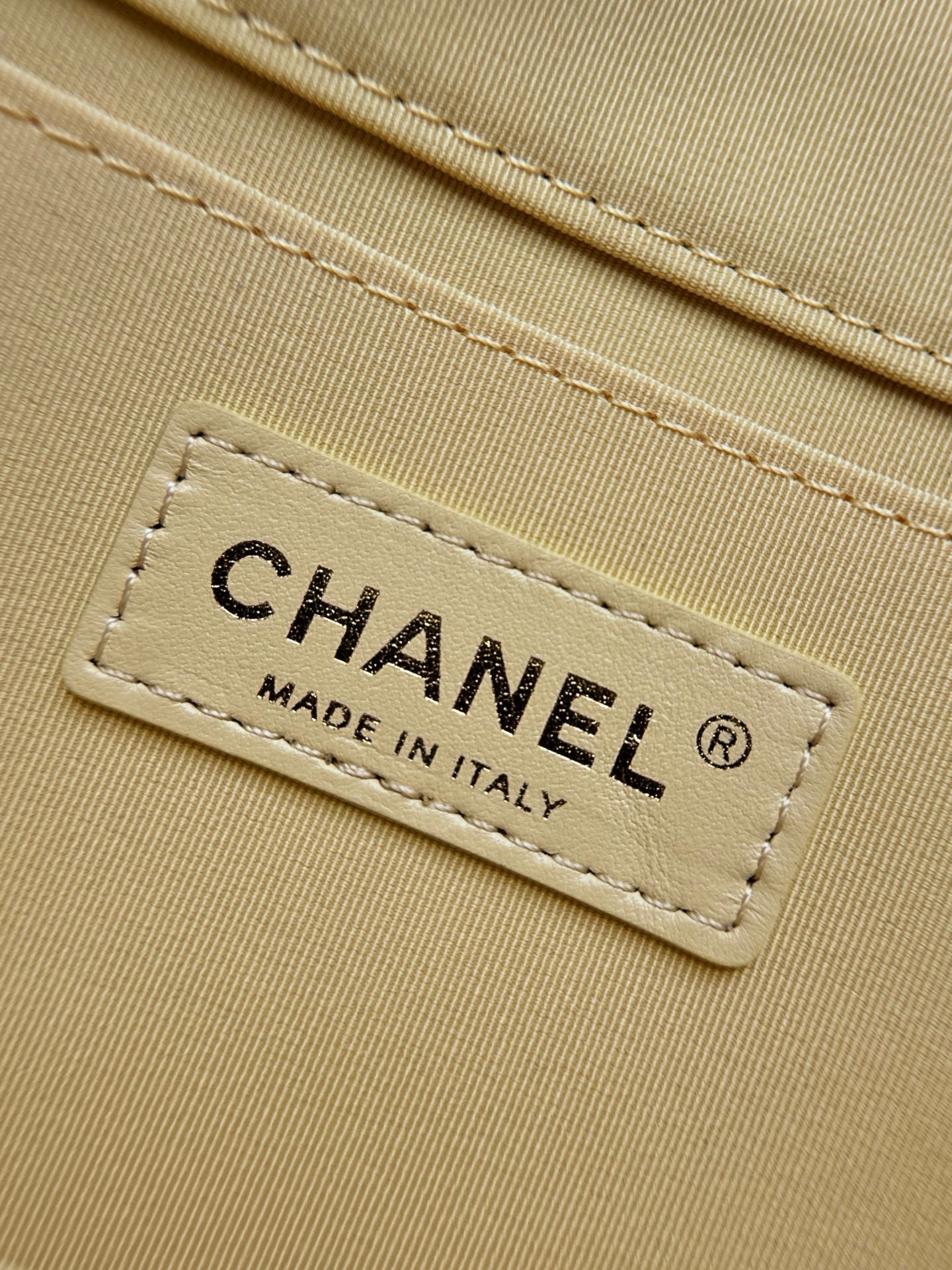 CHANEL 26S FLAP BAG 25 IN BEIGE RAFFIA
