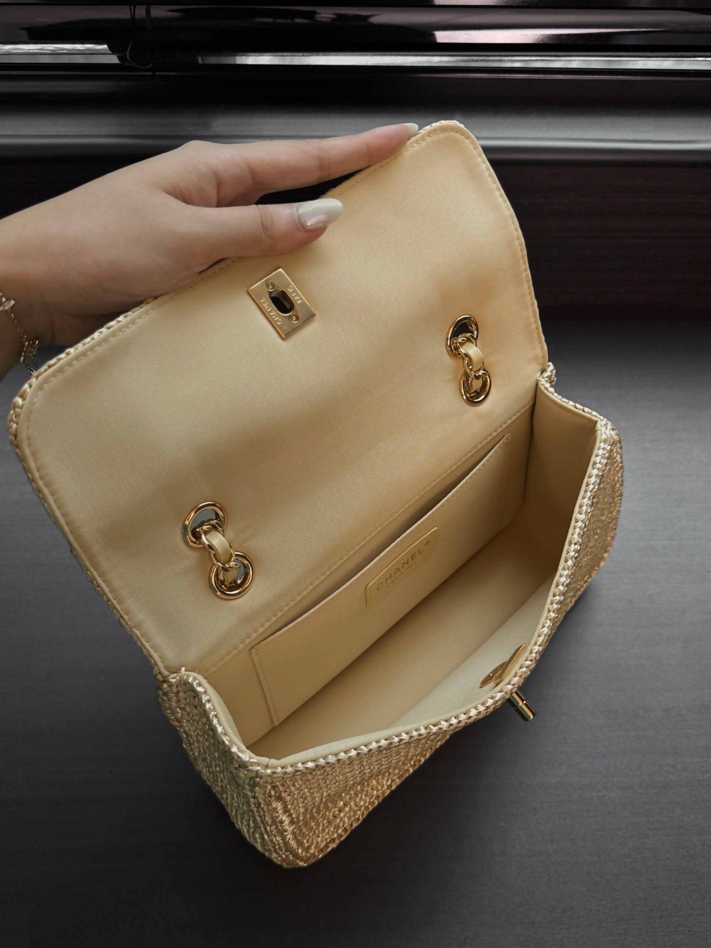 CHANEL 26S FLAP BAG 25 IN BEIGE RAFFIA