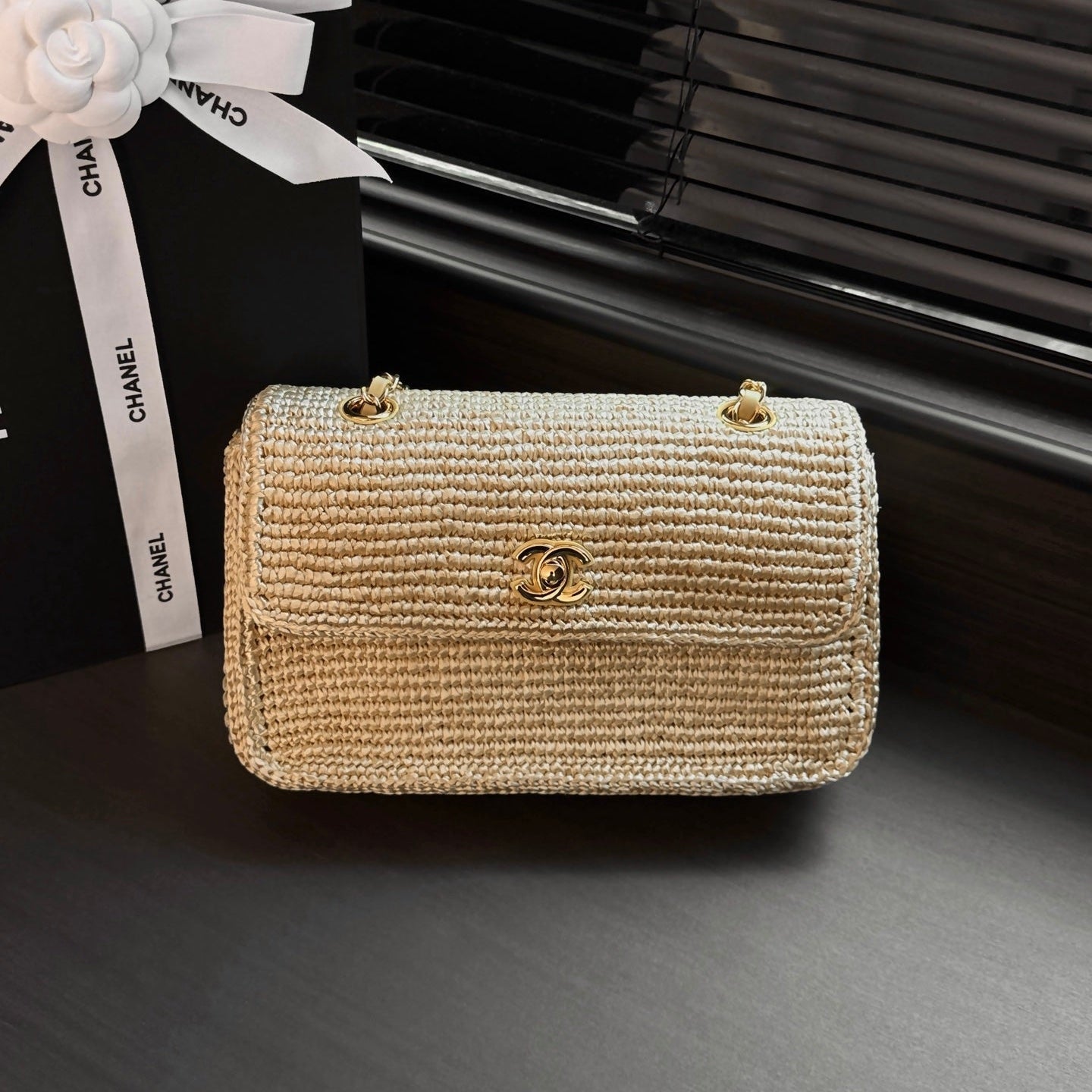 CHANEL 26S FLAP BAG 25 IN BEIGE RAFFIA