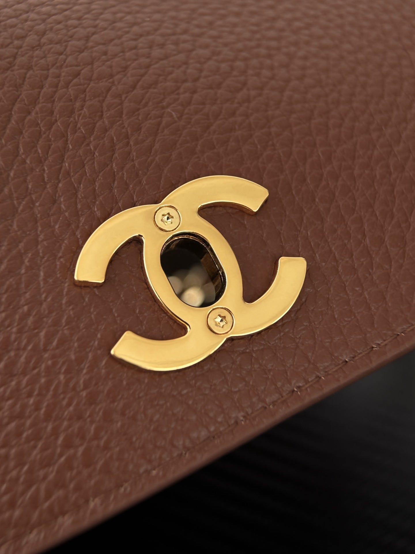 CHANEL 26S SHOULDER BAG 29 IN BROWN CALFSKIN AND BEIGE SUEDE