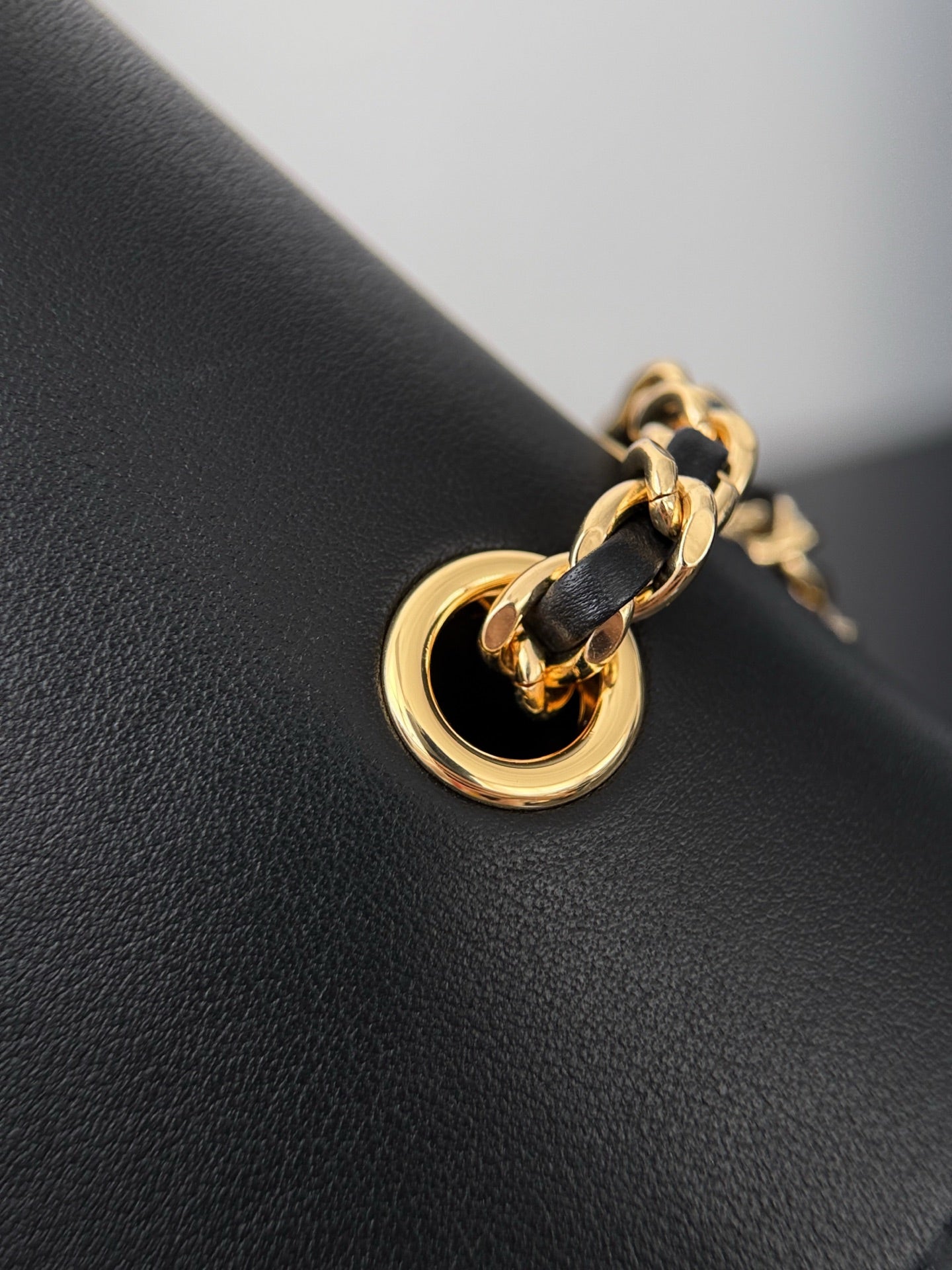 CHANEL 26S SHOULDER BAG 29 IN BLACK CALFSKIN AND PATTERNED TWEED