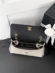CHANEL 26S SHOULDER BAG 29 IN BLACK CALFSKIN AND LIGHT BEIGE FUZZY TWEED