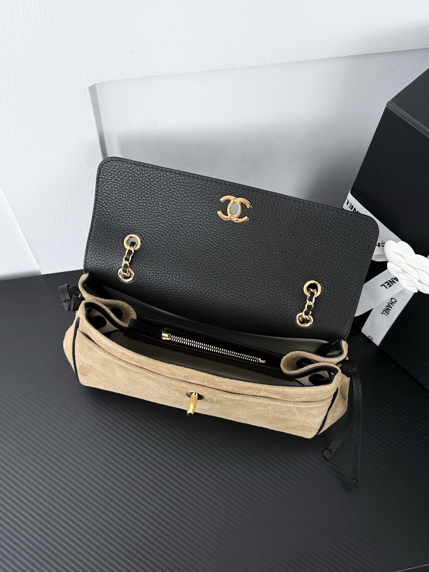 CHANEL 26S SHOULDER BAG 29 IN BLACK GRAINED CALFSKIN AND BEIGE SUEDE