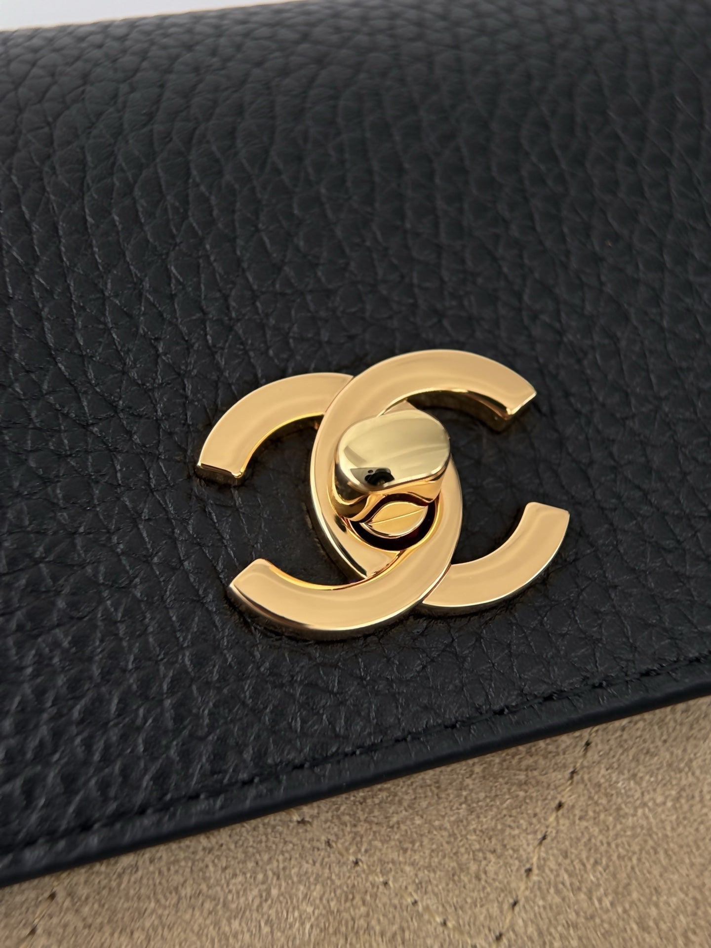 CHANEL 26S SHOULDER BAG 29 IN BLACK GRAINED CALFSKIN AND BEIGE SUEDE