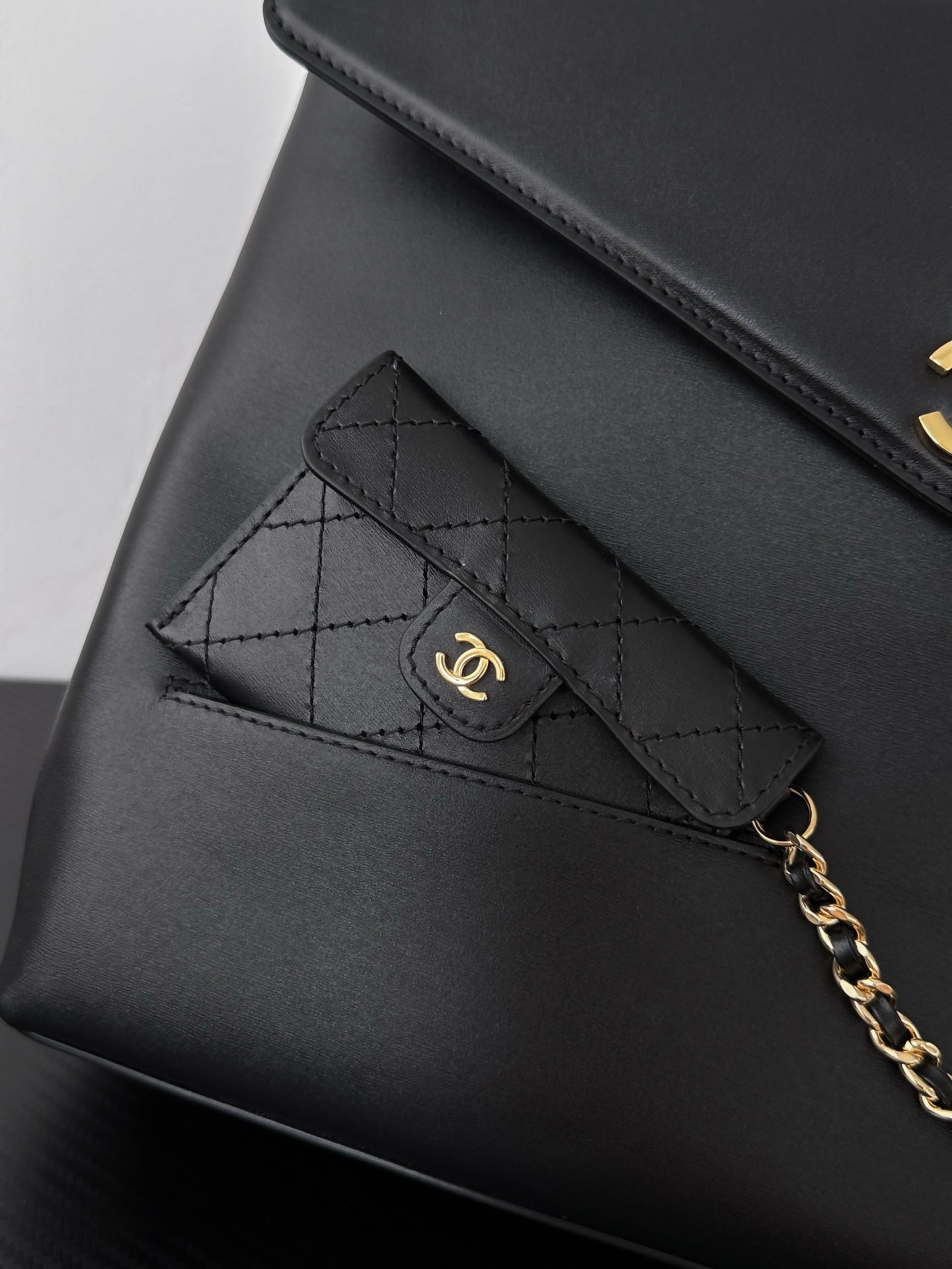 CHANEL 26S HANDBAG 32 IN BLACK SMOOTH CALFSKIN