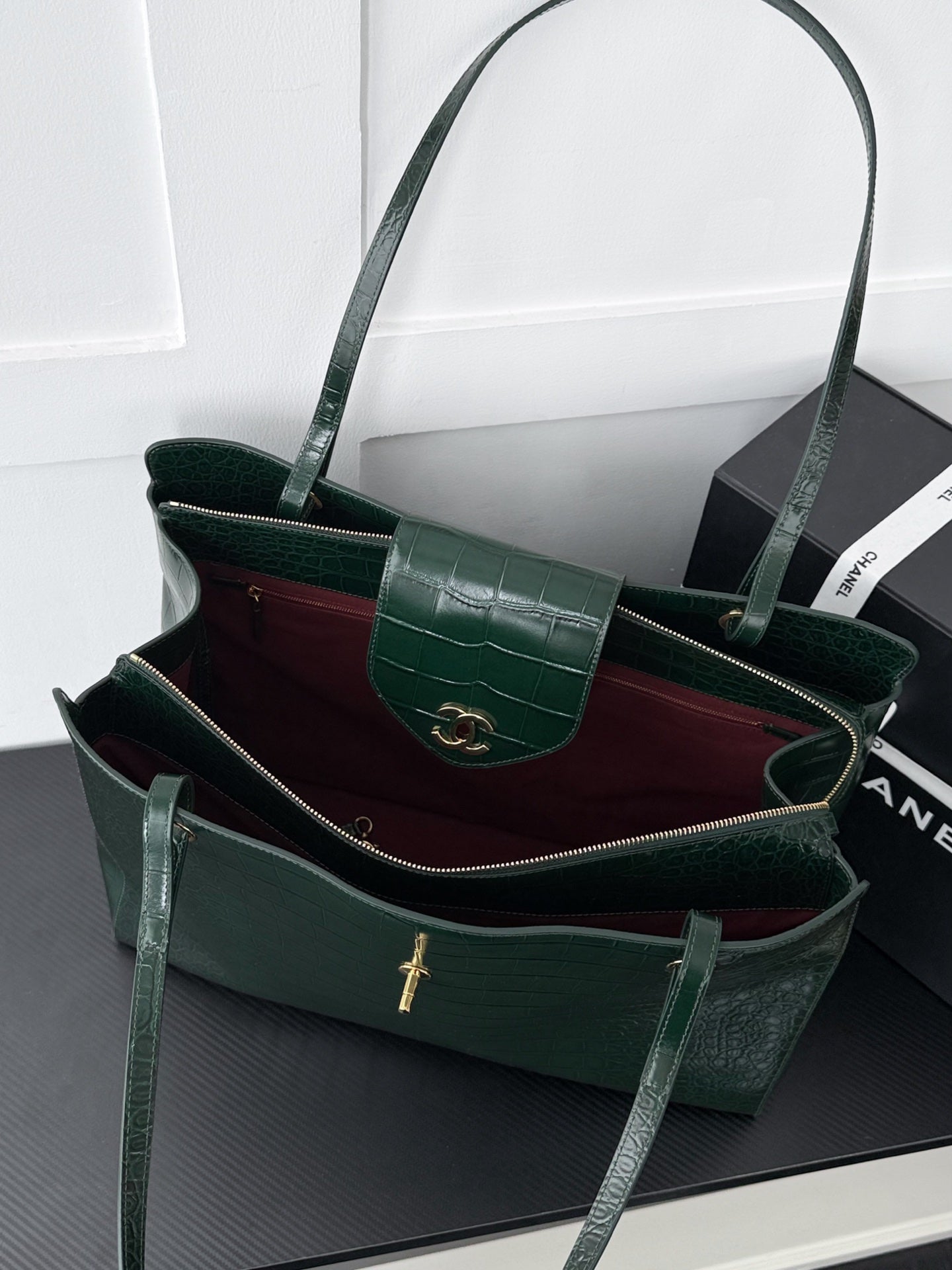 CHANEL 26S SHOPPING TOTE BAG 46 IN DARK GREEN CROC-EMBOSSED CALFSKIN