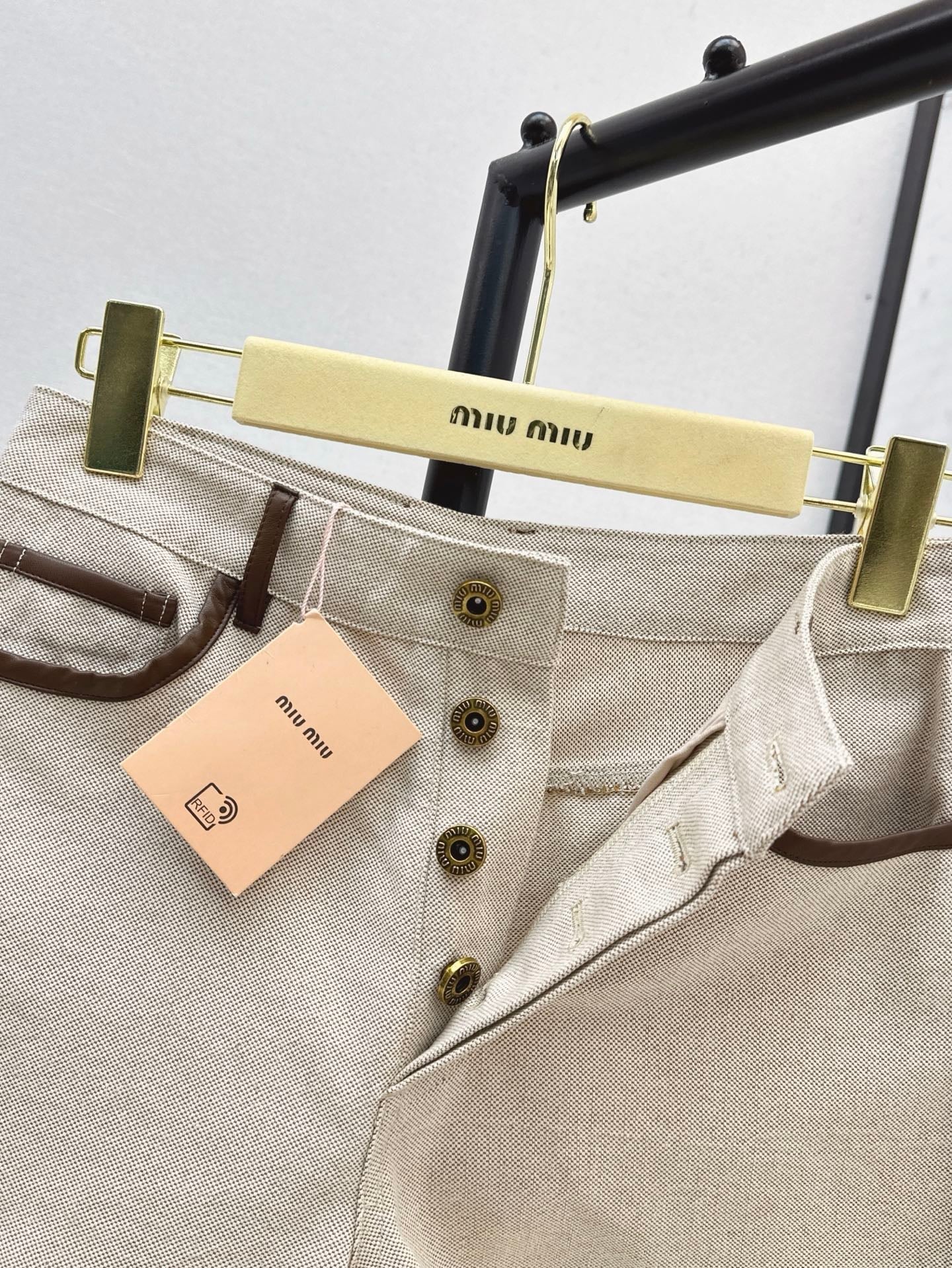 MIUMIU 26S SHORTS 972