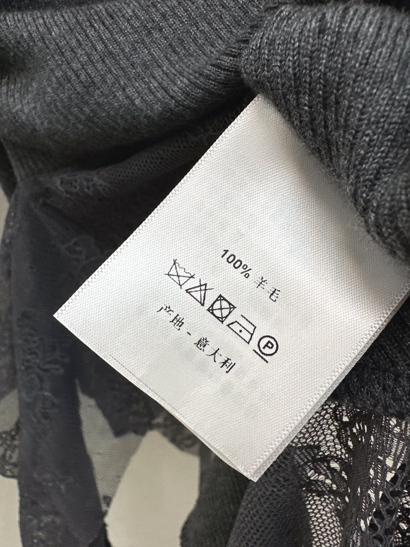 MIUMIU LONG-SLEEVE KNIT TOP STYLE 820