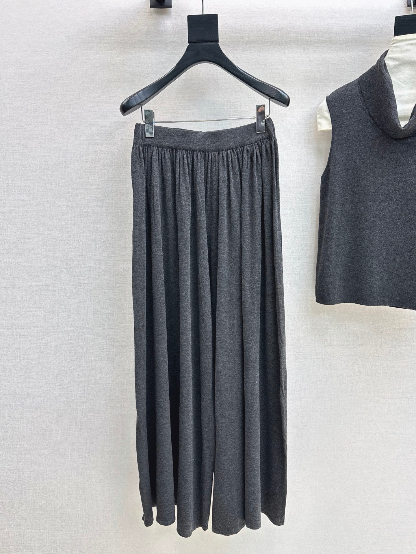 HERMES 26S SLEEVELESS TOP AND STRAIGHT-LEG TROUSERS SET 754