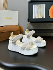 CHLOÉ NAMA WEDGE SANDAL 8 CM IN PASTEL GREY SUEDE AND WHITE RUBBER