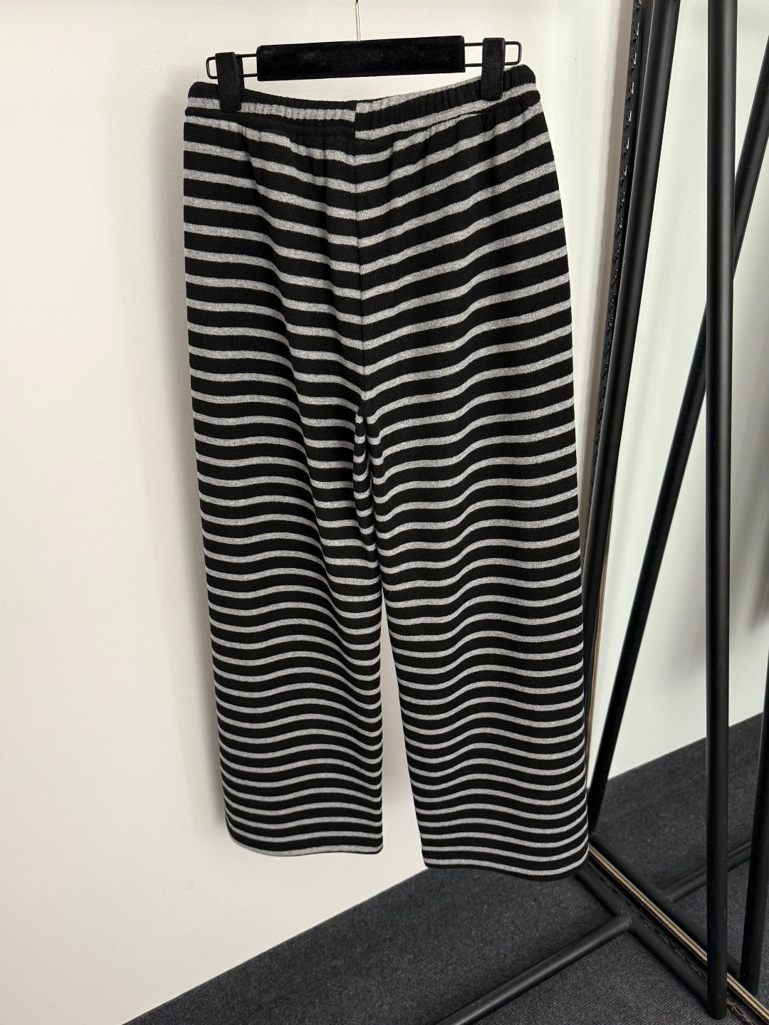 CHANEL 25S STRIPED PANTS 571