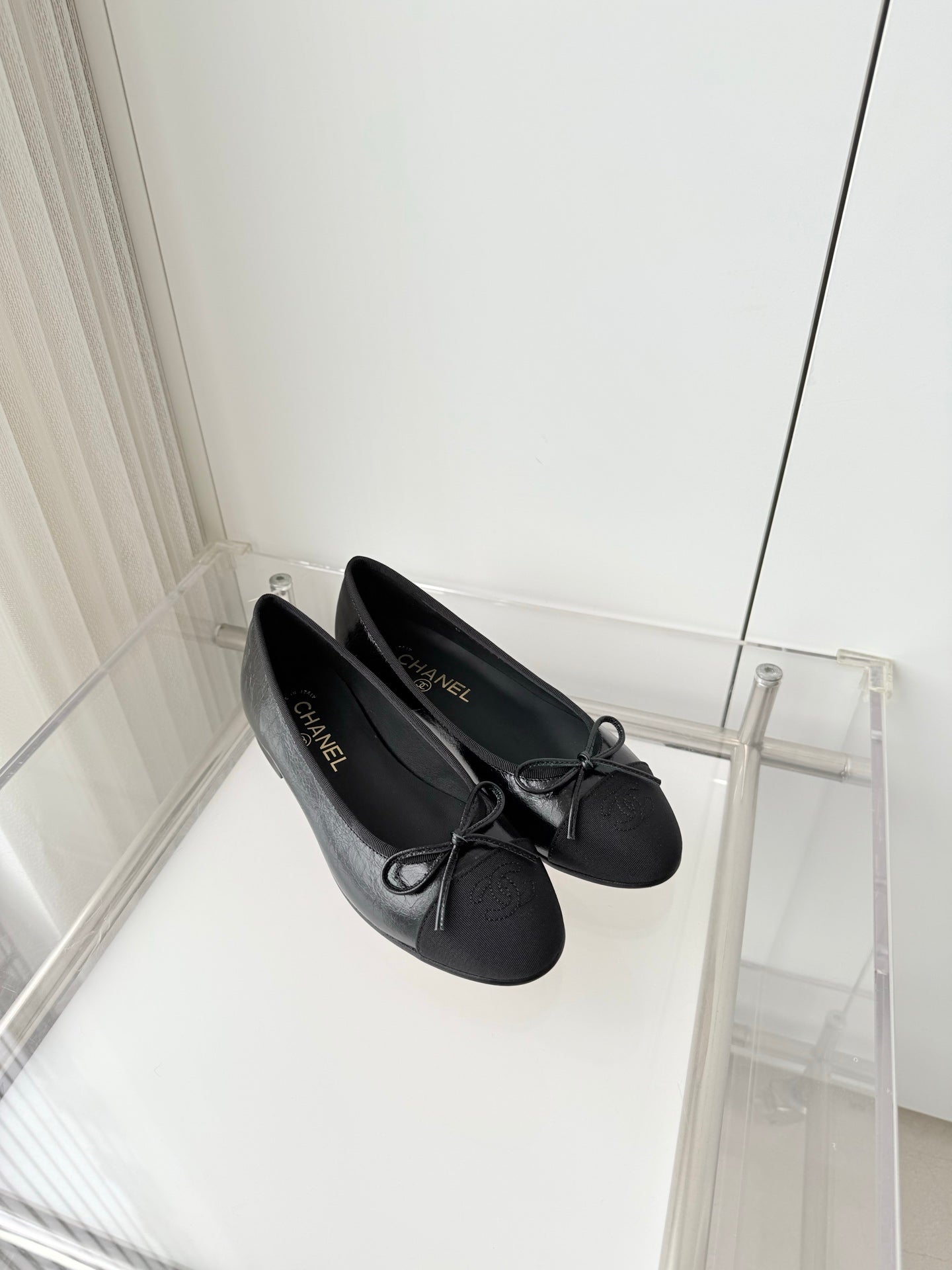 CHANEL 26S BALLET FLATS IN BLACK CALFSKIN WITH FABRIC TOE CAP AND BOW