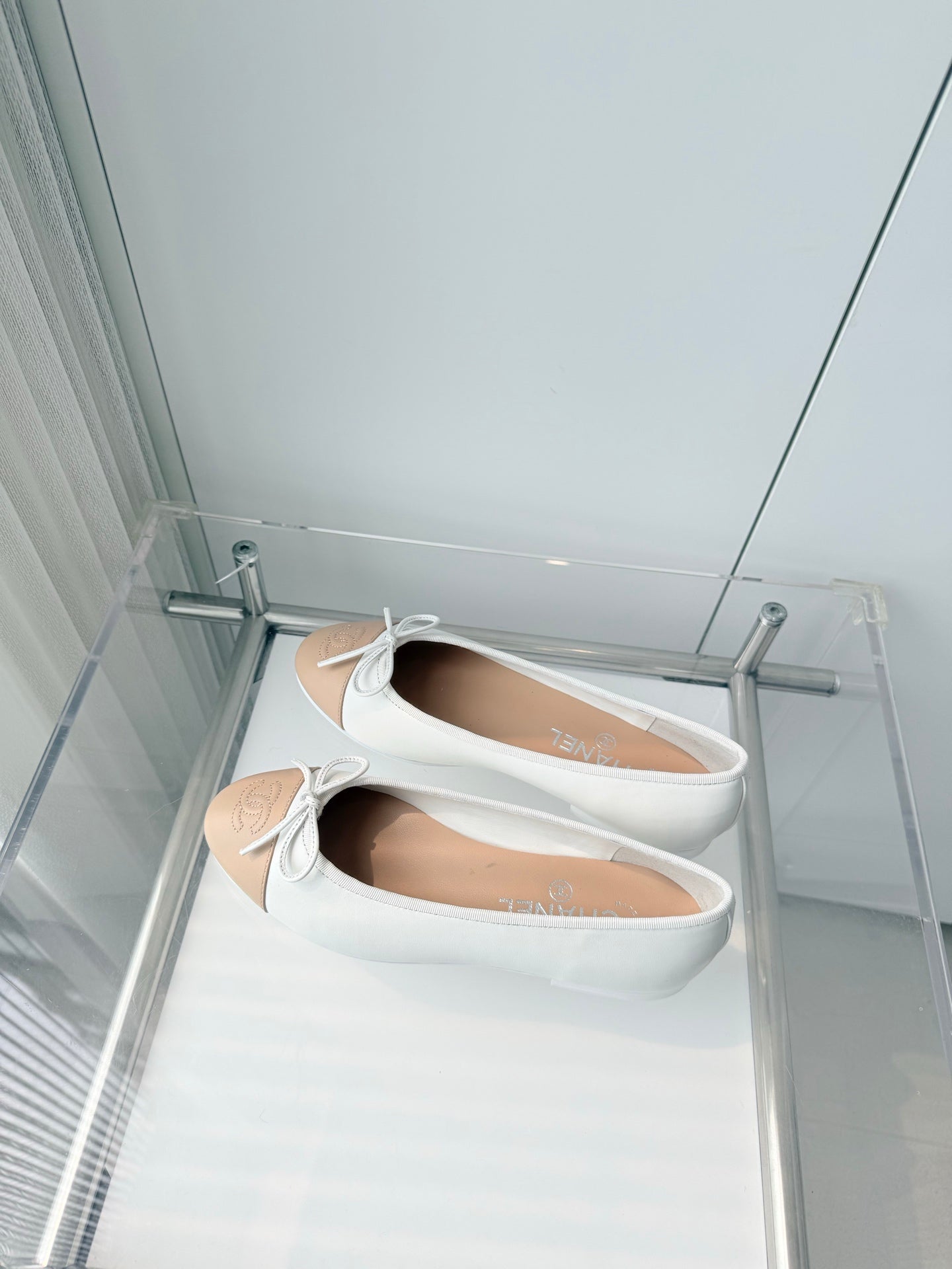 CHANEL 26S BALLET FLATS IN WHITE CALFSKIN WITH BEIGE TOE CAP AND BOW