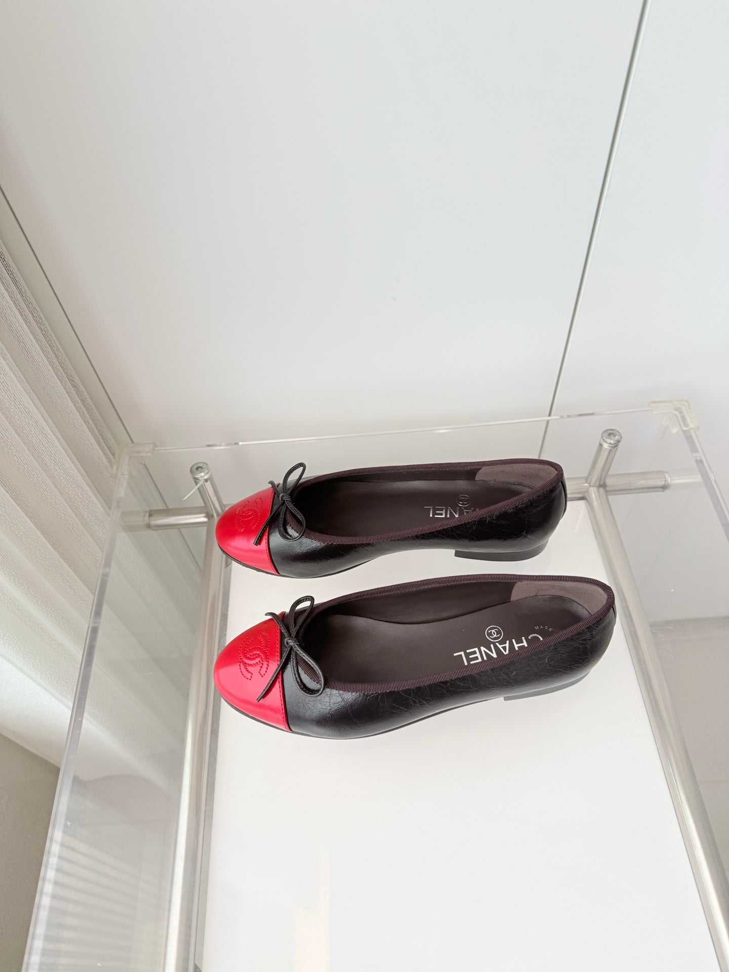 CHANEL 26S BALLET FLATS IN DARK BROWN CALFSKIN WITH RED PATENT TOE CAP & BOW