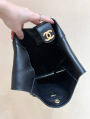QUILTED LARGE HOBO BAG 35 IN BLACK LAMBSKIN GOLD HARDWARE