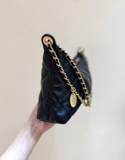 QUILTED HOBO SHOULDER BAG 26 IN BLACK GLOSSY LAMBSKIN
