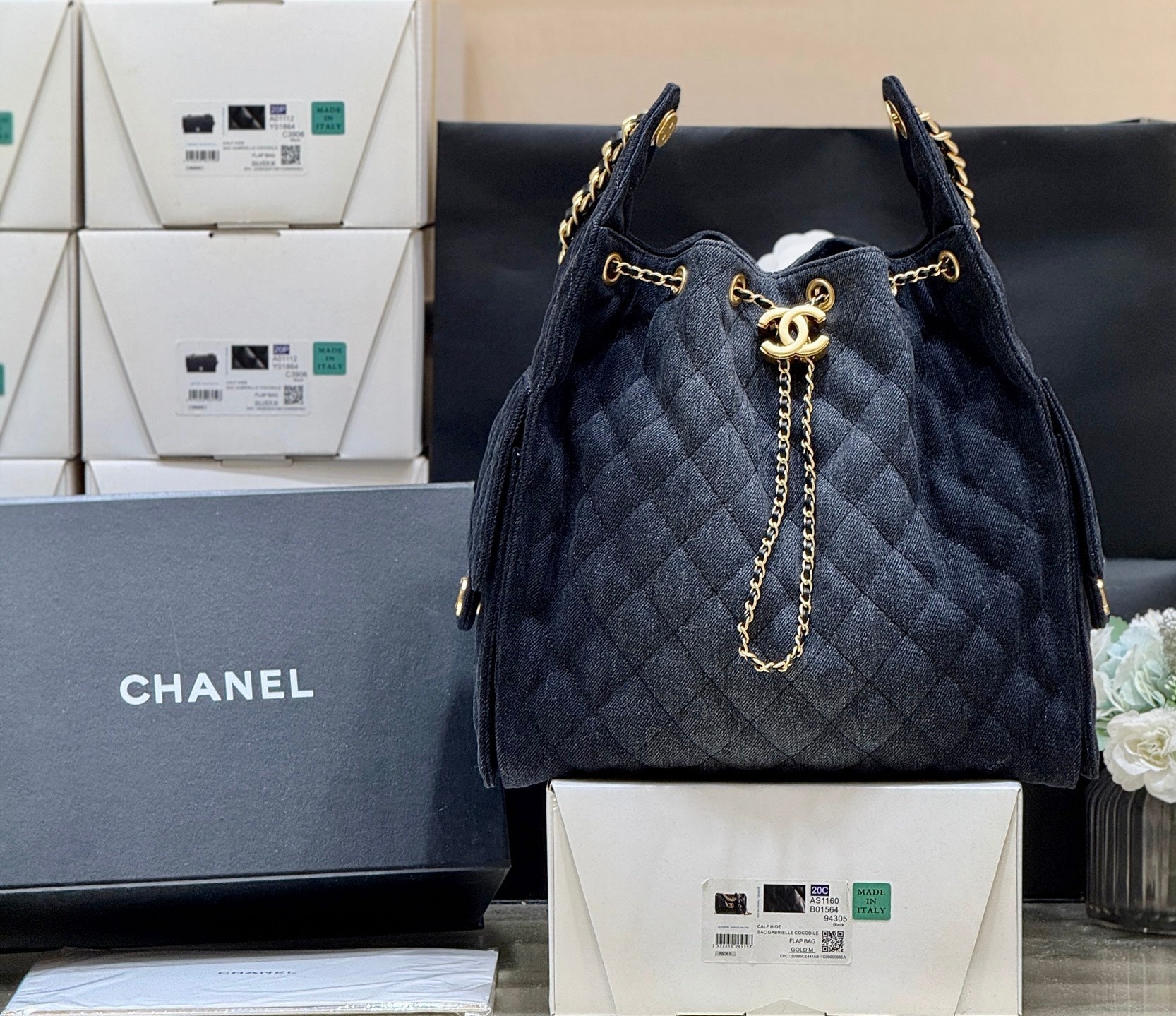 CC 25 HANDBAG 40 IN DARK BLUE DENIM GOLD HARDWARE